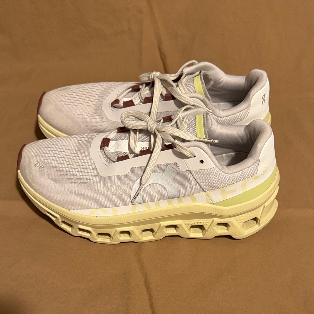 On Cloud Monster Women’s Running Purple/Burgundy & Lime Green - Picture 4 of 9